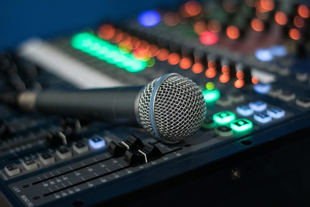 microphone on DJ controller